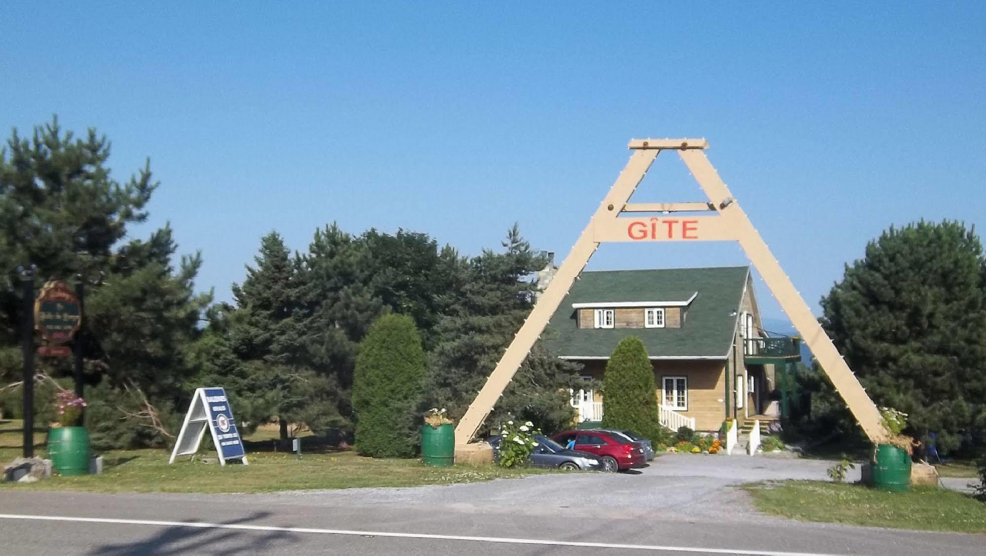 Gite La Halte Du Verger Bed And Breakfast Riviere-du-Loup Exterior photo